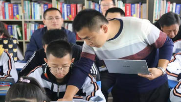杭锦旗巴拉贡中学成功举办“智慧课堂”、“生本课堂”主题交流会